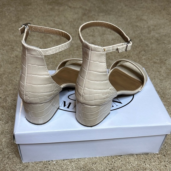 STEVE MADDEN NUDE CROCODILE SANDAL 👡 WORN ONCE ! LIKE NEW!! - Picture 3 of 6
